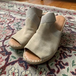 Gentle Souls by Kenneth Cole Wedges